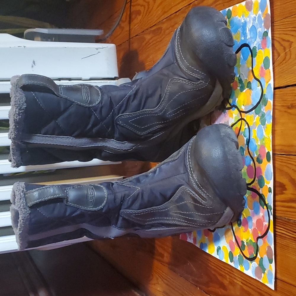 KEEN Betty Boots 7.5 black and grey.